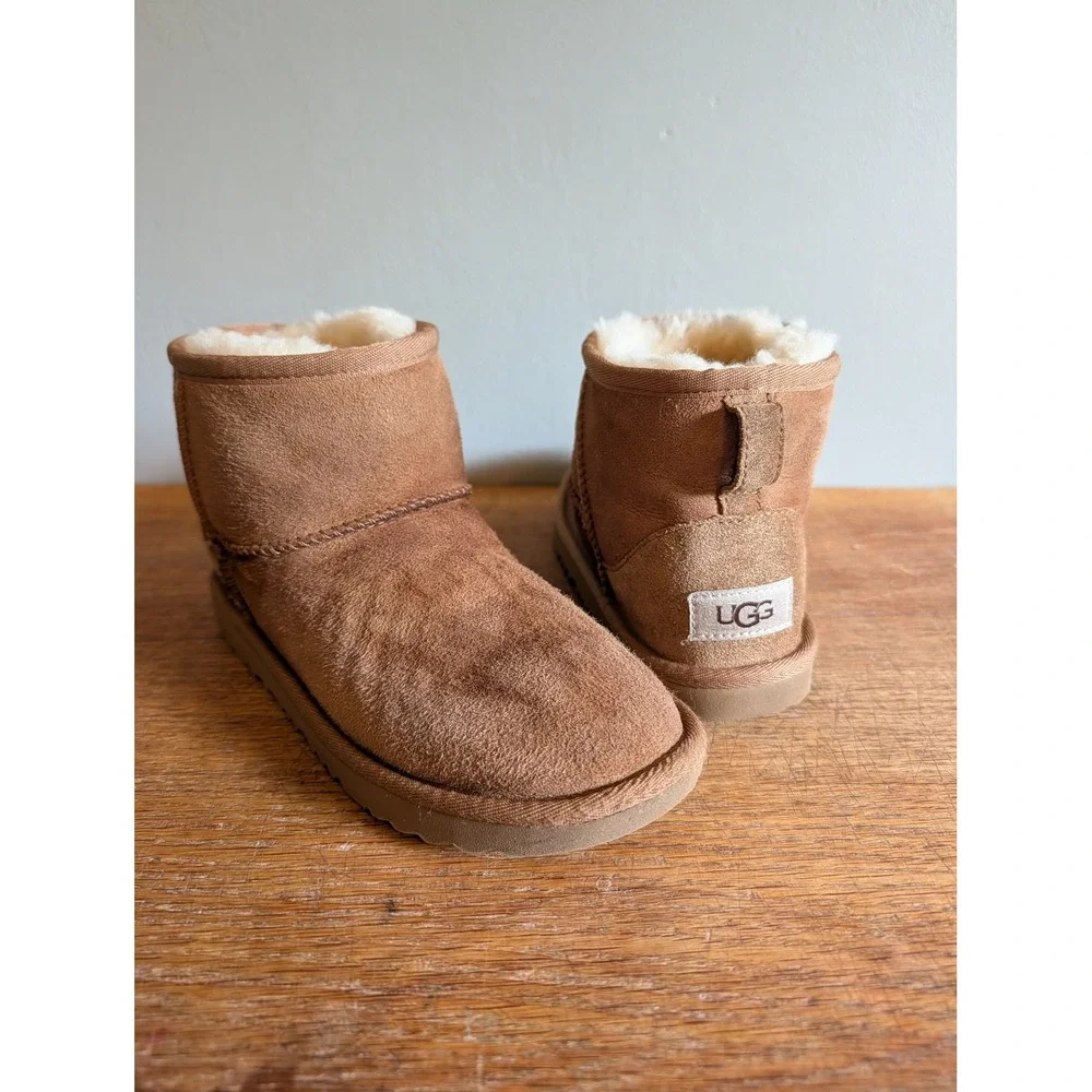 UGG Kids Classic Mini II Chestnut Suede Boots 1017715K Size 3